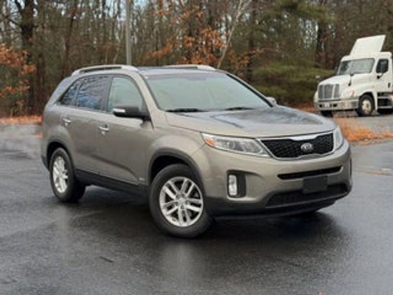 2014 Kia Sorento — a typically priced live listing