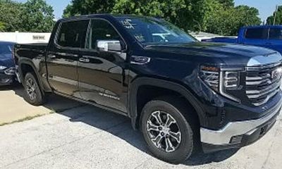 2026 GMC Sierra SLT