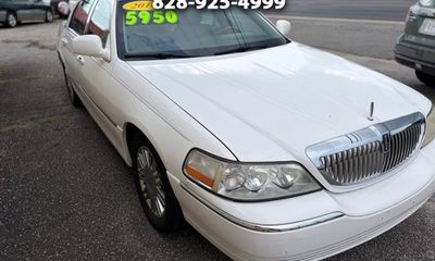 2010 Lincoln Town CAR Signature Limited