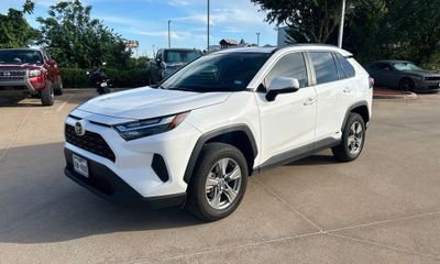 2025 Toyota RAV4 XLE