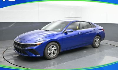2025 Hyundai Elantra SE