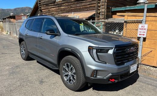 2025 GMC Acadia AT4