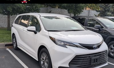 2025 Toyota Sienna LE