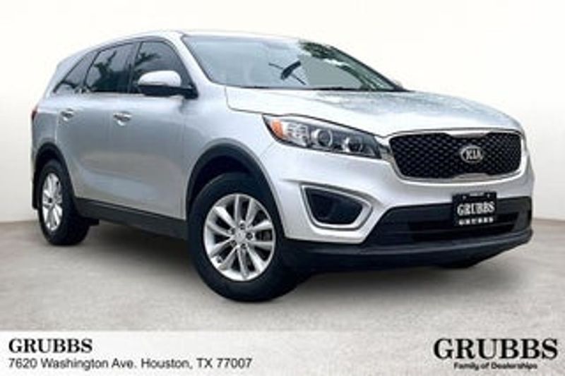 2017 Kia Sorento — a typically priced live listing