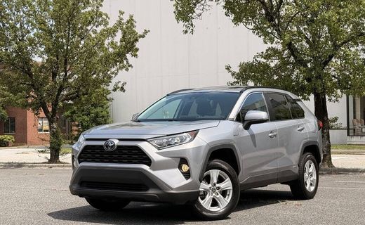 2021 Toyota RAV4 XLE HV