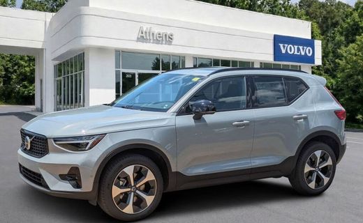 2026 Volvo XC40 Plus Dark