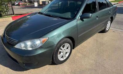 2005 Toyota Camry LE V6