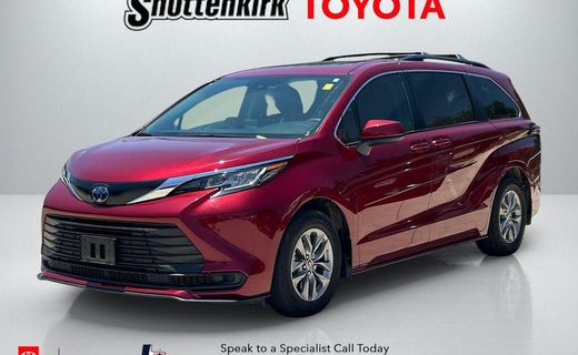 2023 Toyota Sienna LE