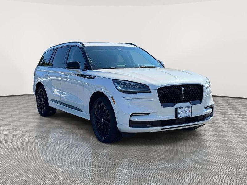2023 Lincoln Aviator — a typically priced live listing