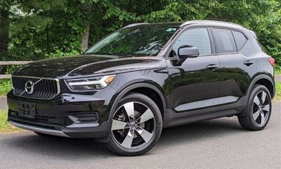 2020 Volvo XC40 Momentum