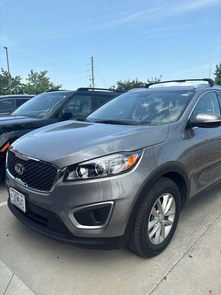 2017 Kia Sorento — a typically priced live listing