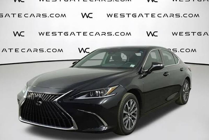 2022 Lexus ES — a typically priced live listing