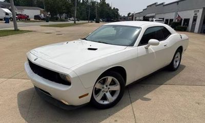 2009 Dodge Challenger Base