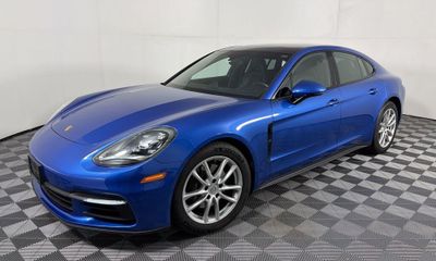 2019 Porsche Panamera Base 4