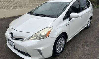 2012 Toyota Prius V Three FOR