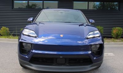 2025 Porsche Macan 4S Electric