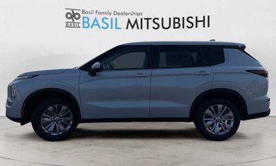 2026 Mitsubishi Outlander ES
