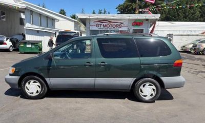2000 Toyota Sienna LE XLE