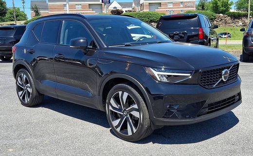 2024 Volvo XC40 Plus Dark