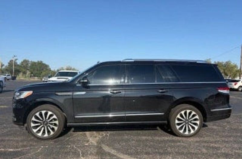 2023 Lincoln Navigator L — a typically priced live listing