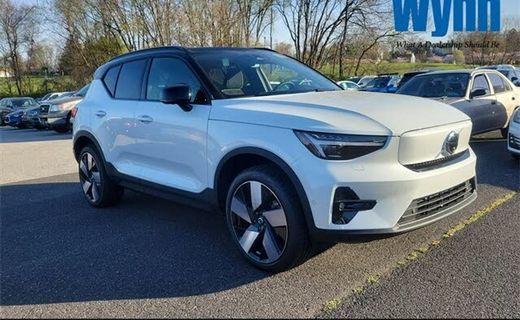 2023 Volvo XC40 Ultimate Dark