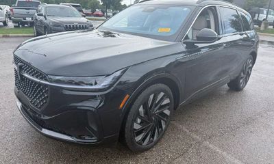 2025 Lincoln Nautilus BLK Label