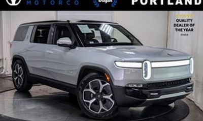 2024 Rivian R1S Adventure