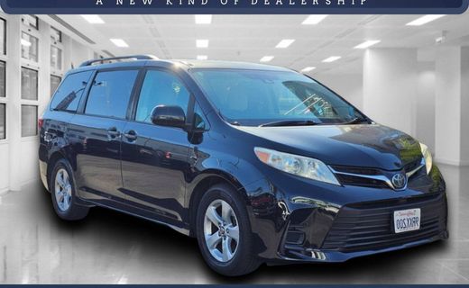2018 Toyota Sienna LE
