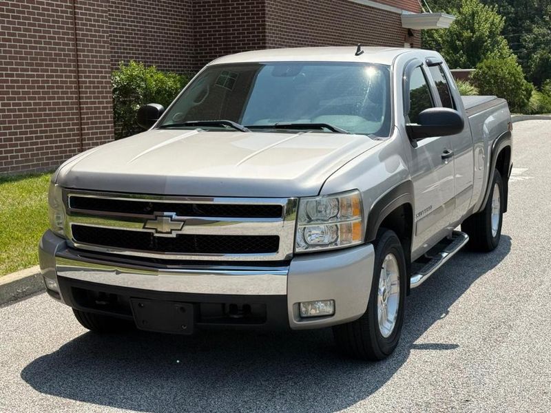 2008 Chevrolet Silverado — a typically priced live listing