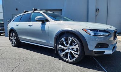 2025 Volvo V90CC Ultra