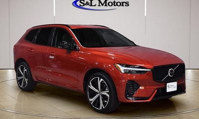 2023 Volvo XC60 Ultimate Dark