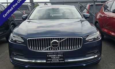 2023 Volvo S90 Plus Bright With