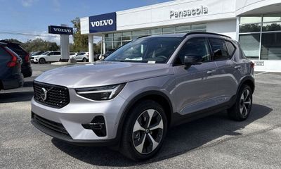 2026 Volvo XC40 Plus Dark