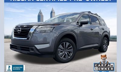 2025 Nissan Pathfinder SV