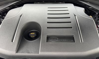 2026 Land Rover Range SE
