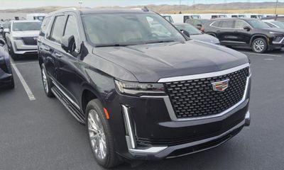 2024 Cadillac Escalade ESV Premium Luxury
