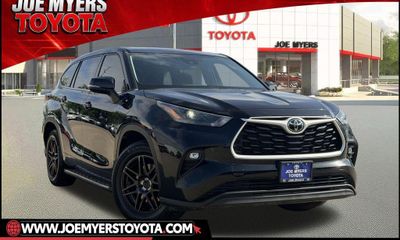 2022 Toyota Highlander LE