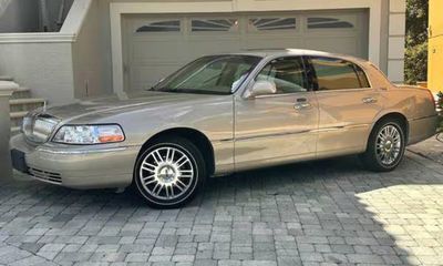 2007 Lincoln Town CAR Signature Limited