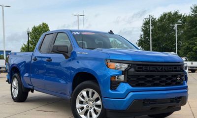 2025 Chevrolet Silverado Custom