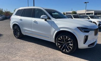 2026 Volvo XC90 Plus Bright
