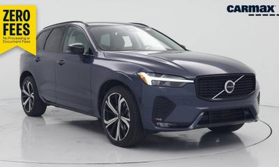 2023 Volvo XC60 Ultimate Dark