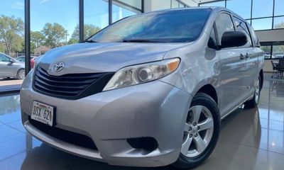 2015 Toyota Sienna L 7 Passenger