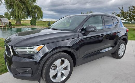 2021 Volvo XC40 Momentum