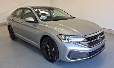 2023 Volkswagen Jetta SE W Sunroof