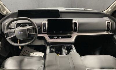 2027 Ford Expedition MAX Active