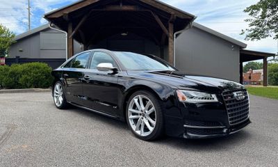 2017 Audi S8 Quattro Plus