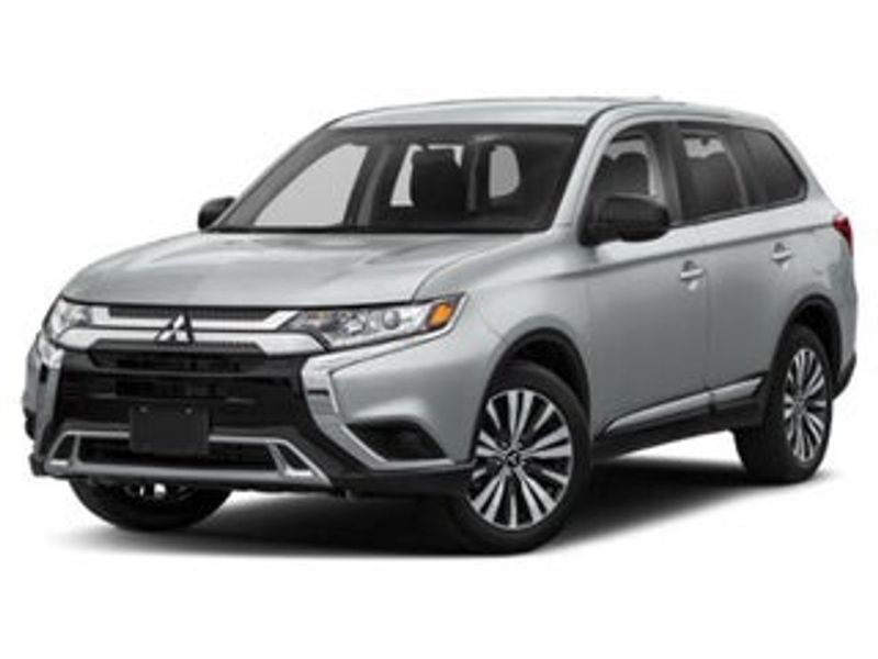 2020 Mitsubishi Outlander — a typically priced live listing