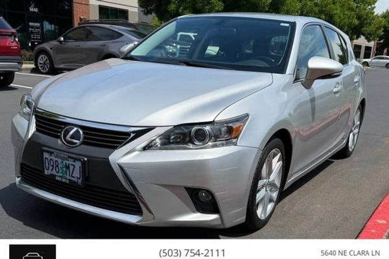 2016 Lexus CT — a typically priced live listing