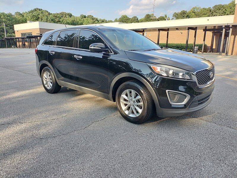 2016 Kia Sorento — a typically priced live listing