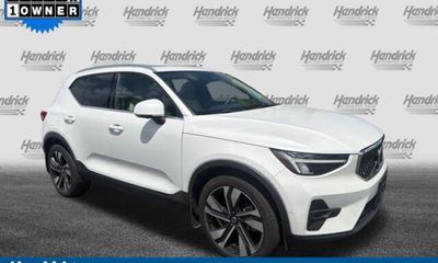 2023 Volvo XC40 Plus Bright